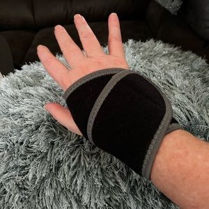 Moderate wrist support, adjustable and anti microbial.